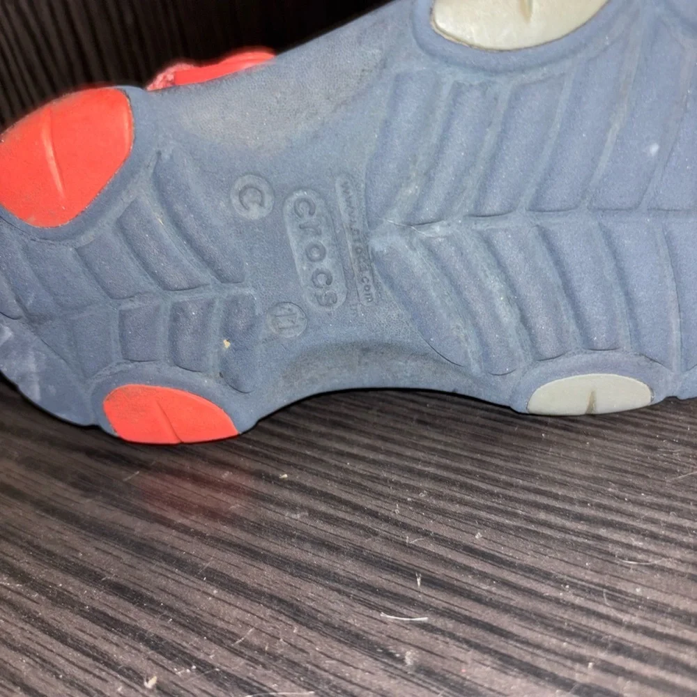 Size 11‎ CROCS Kids Navy Clogs with Red Heel Straps
